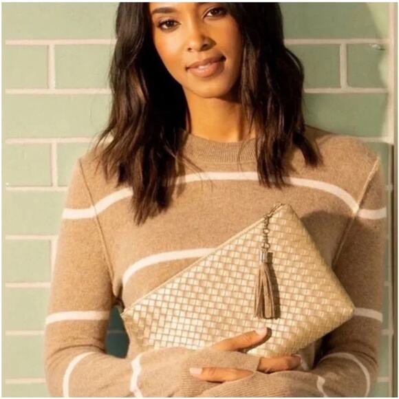 NWT! Virginia Wolf Mimi Metallic Gold Woven Clutch - Picture 4 of 11